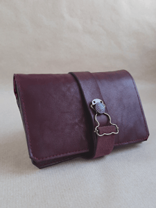 Blague à tabac cuir basane - couleur rouge bordeaux - Emmanuelle Olivier Maroquinerie