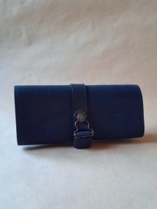 Marmotte en cuir bleu pour 3 montres – Emmanuelle Olivier Maroquinerie