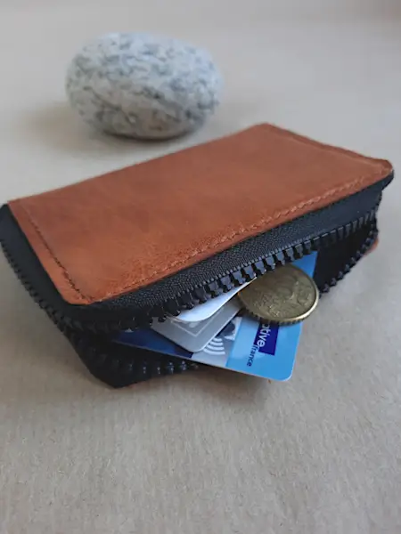 Porte monnaie Zip en cuir marron clair - Emmanuelle Olivier Maroquinerie