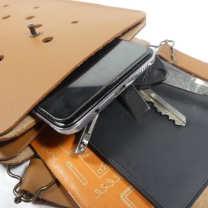 Pochette téléphone portable cuir marron - Emmanuelle Olivier Maroquinerie