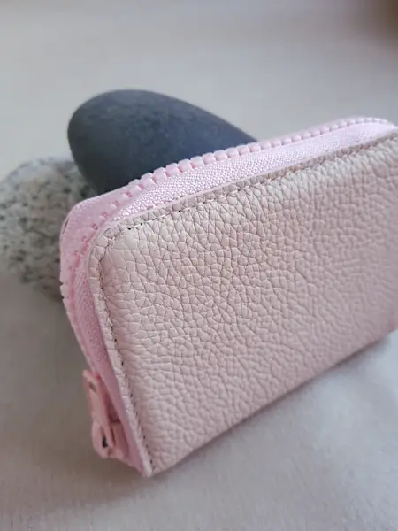 Porte monnaie Zip en cuir rose clair - Emmanuelle Olivier Maroquinerie