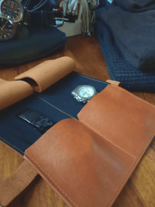 Marmotte en cuir marron cognac pour 2 montres - étui de voyage pour montres - Emmanuelle Olivier Maroquinerie
