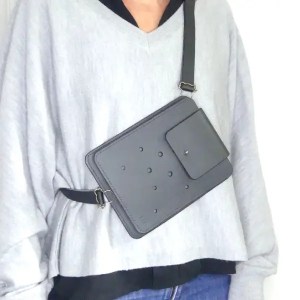 Pochette pour téléphone portable en cuir vert - Emmanuelle Olivier Maroquinerie