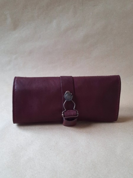Marmotte en cuir en cuir rouge Bordeaux pour 3 montres – Emmanuelle Olivier Maroquinerie