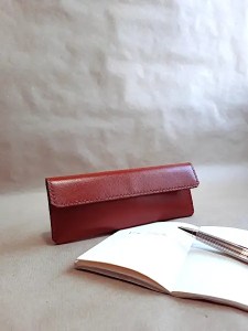 Trousse en cuir lisse marron Brique - Emmanuelle Olivier Maroquinerie
