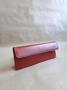 Trousse en cuir lisse marron Brique - Emmanuelle Olivier Maroquinerie