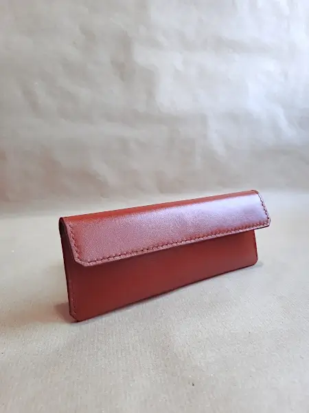 Trousse en cuir lisse marron Brique - Emmanuelle Olivier Maroquinerie