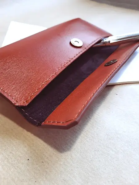 Trousse en cuir lisse marron Brique - Emmanuelle Olivier Maroquinerie