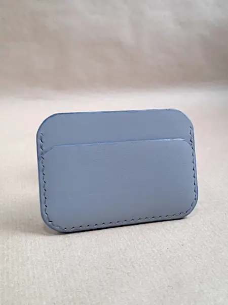 Porte-cartes en cuir gris clair lisse - Cousu main - Emmanuelle Olivier Maroquinerie