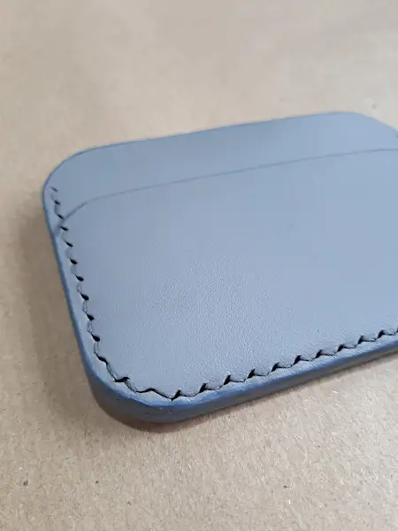 Porte-cartes en cuir gris clair lisse - Cousu main - Emmanuelle Olivier Maroquinerie
