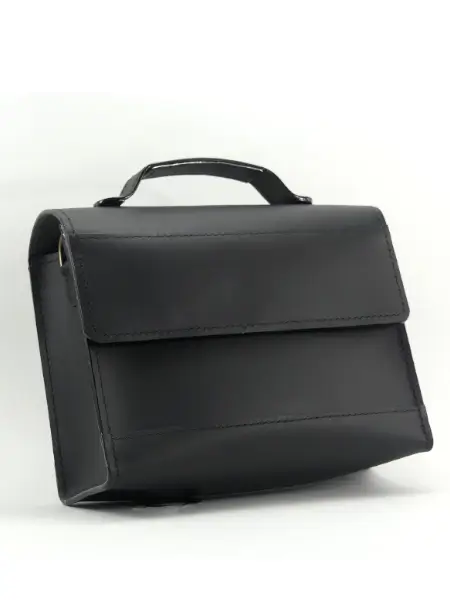 Sac femme cuir noir – Modèle Le 6 pièces – Emmanuelle Olivier Maroquinerie