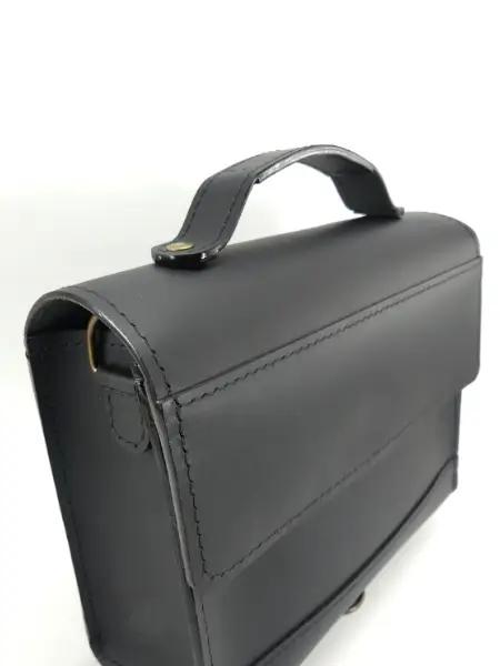Sac femme cuir noir – Modèle Le 6 pièces – Emmanuelle Olivier Maroquinerie