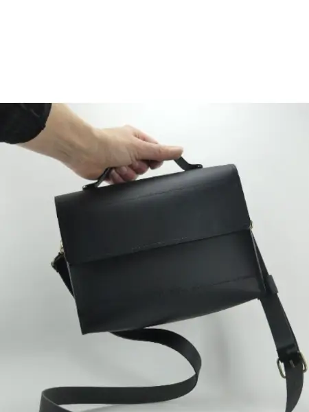Sac femme cuir noir – Modèle Le 6 pièces – Emmanuelle Olivier Maroquinerie