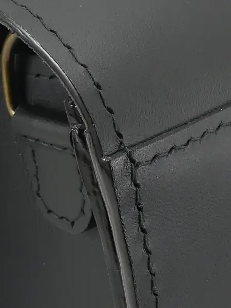 Sac femme cuir noir – Modèle Le 6 pièces – Emmanuelle Olivier Maroquinerie