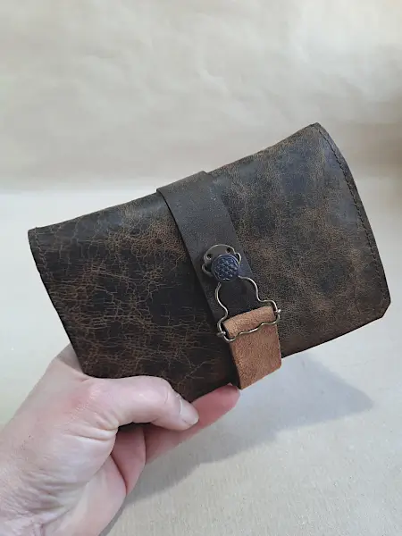 Blague à tabac en cuir marron vintage - Fabriquée en France - Emmanuelle Olivier Maroquinerie
