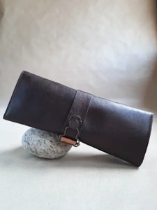 Etui en cuir marron foncé pour 12 stylos - Emmanuelle Olivier Maroquinerie