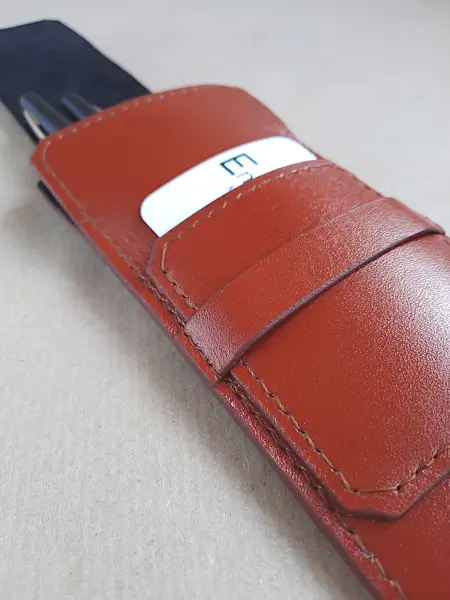 Etui en cuir lisse marron brique pour 4 stylos - Version Luxe - Emmanuelle Olivier Maroquinerie