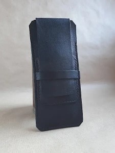 Etui en cuir basane noir pour 4 stylos - Emmanuelle Olivier Maroquinerie