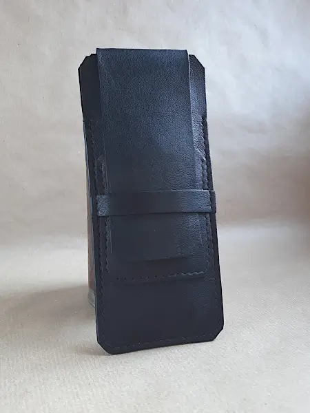 Etui en cuir basane noir pour 4 stylos - Emmanuelle Olivier Maroquinerie