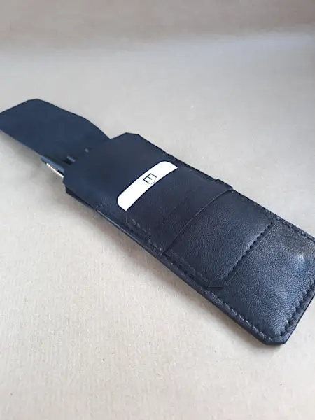Etui en cuir basane noir pour 4 stylos - Emmanuelle Olivier Maroquinerie