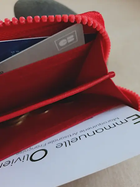 Porte monnaie Zip en cuir rouge grainé - Emmanuelle Olivier Maroquinerie