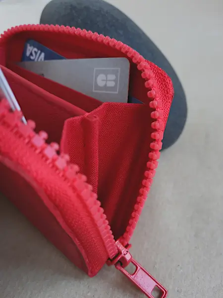 Porte monnaie Zip en cuir rouge grainé - Emmanuelle Olivier Maroquinerie