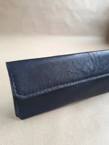 Trousse en cuir bleu - Emmanuelle Olivier Maroquinerie