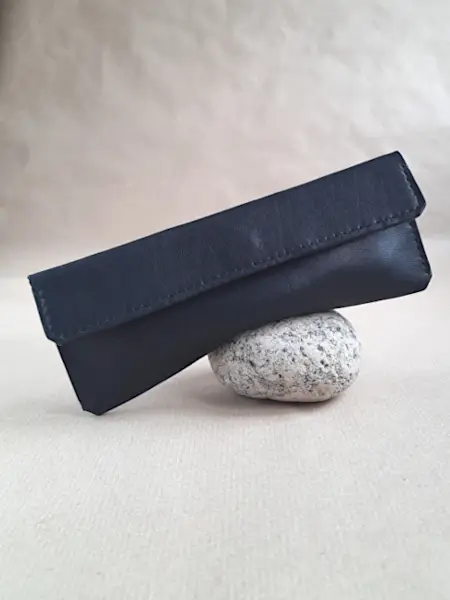 Trousse en cuir noir - Emmanuelle Olivier Maroquinerie