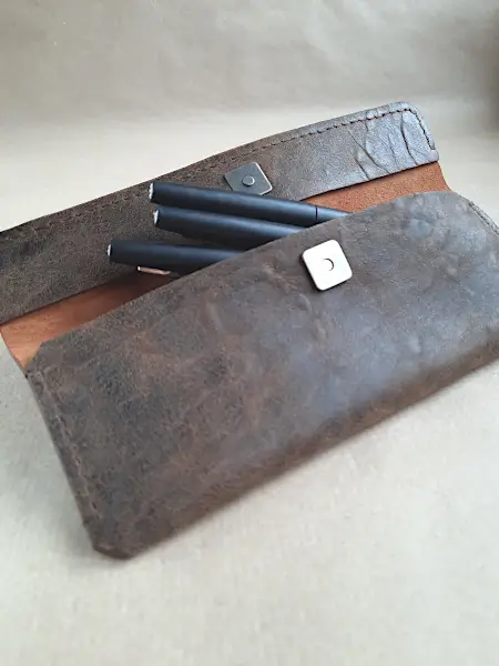Trousse en cuir marron vintage - Emmanuelle Olivier Maroquinerie