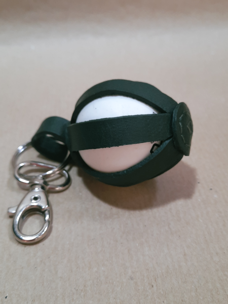 Porte Clés Balle de secours TT - Cuir - couleur vert - Emmanuelle Olivier Maroquinerie