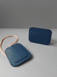 Duo Porte-clés cloche + porte-cartes bleu - Cuir de taurillon - Emmanuelle Olivier Maroquinerie