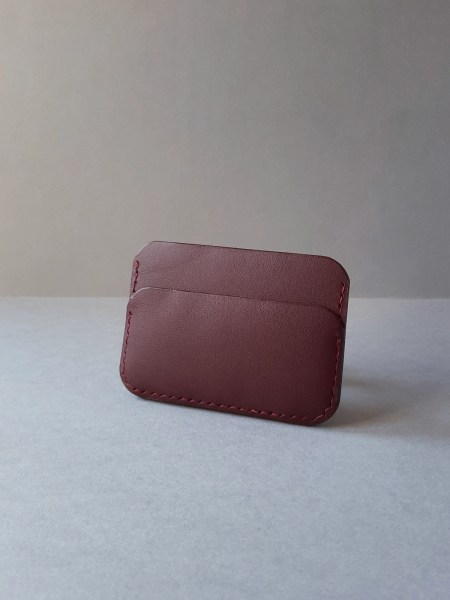 Porte-cartes en cuir Le Galet rouge - Cousu main - Emmanuelle Olivier Maroquinerie