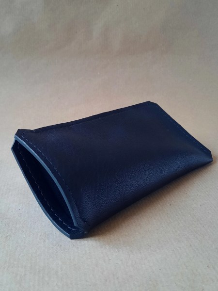 Etui à lunettes en cuir basane souple bleu - Emmanuelle Olivier Maroquinerie