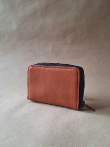 Porte-monnaie en cuir de basane marron cognac – maroquinerie artisanale