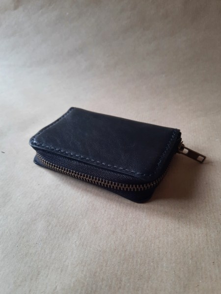 Porte-monnaie en cuir de basane noir – fermeture zip – fabrication artisanale