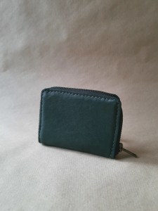 Porte-monnaie en cuir de basane vert – maroquinerie artisanale